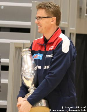 Trainer Mazunov mit dem Pokal!