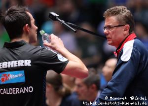 Trainer Mazunov berät Hugo Calderano (Ochsenhausen)