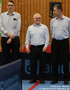 Die Schiedsrichter heute: Oliver Kurz, Erik Harren, Jürgen Wernerus